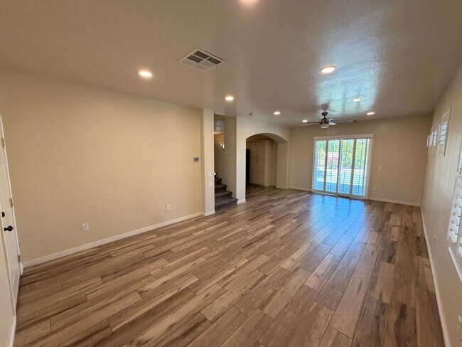 Building Photo - 12014 W Hopi St