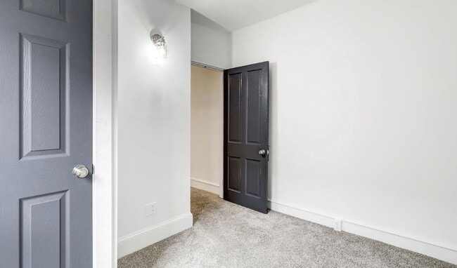 Building Photo - 4BR Lancaster Home in School District | Modern Kitchen, Hardwood Floors & Central Air!!