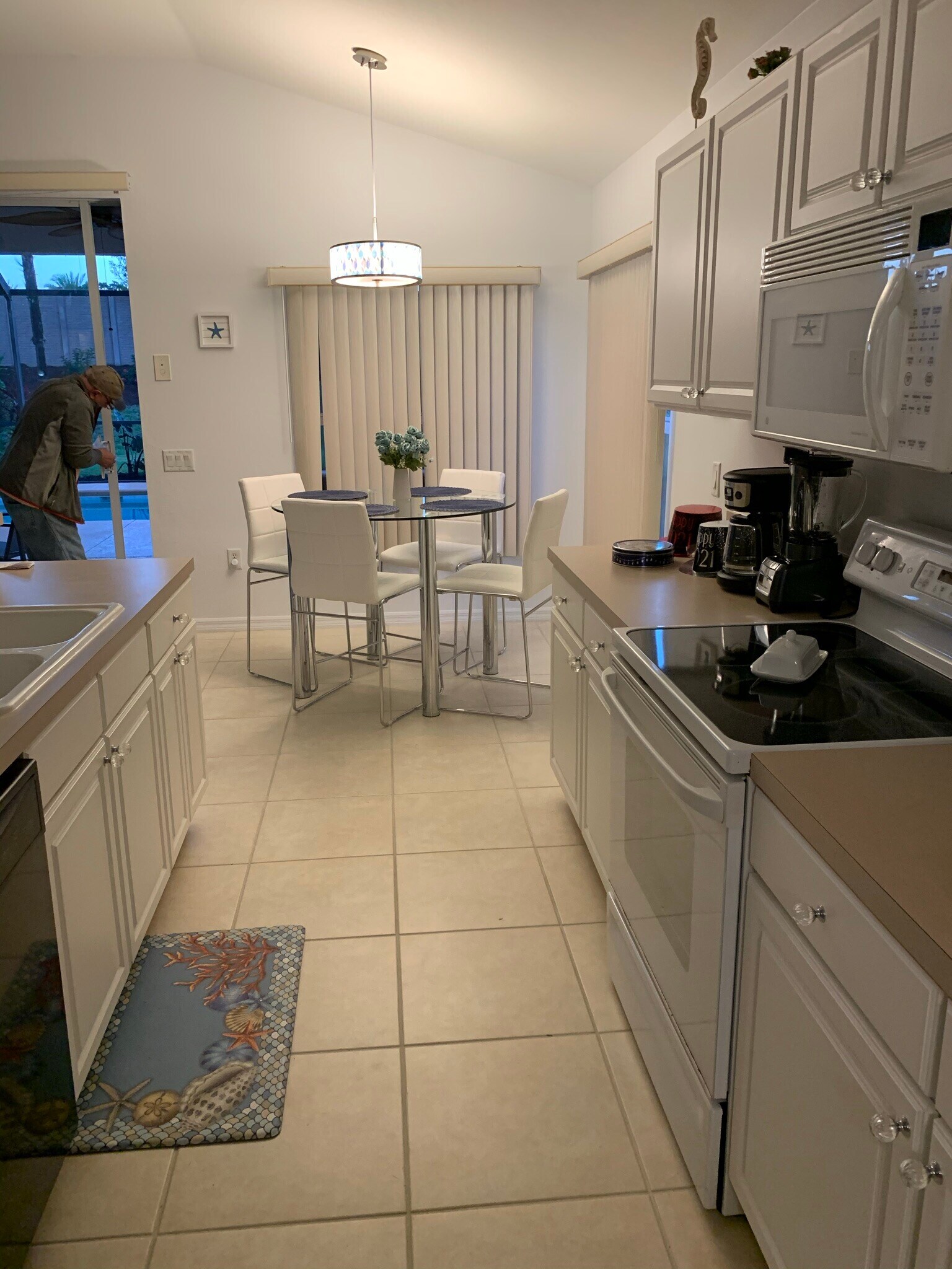 Kitchen area - 10021 Colonial Country Club Blvd