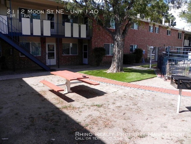 Building Photo - 2112 Moon St NE