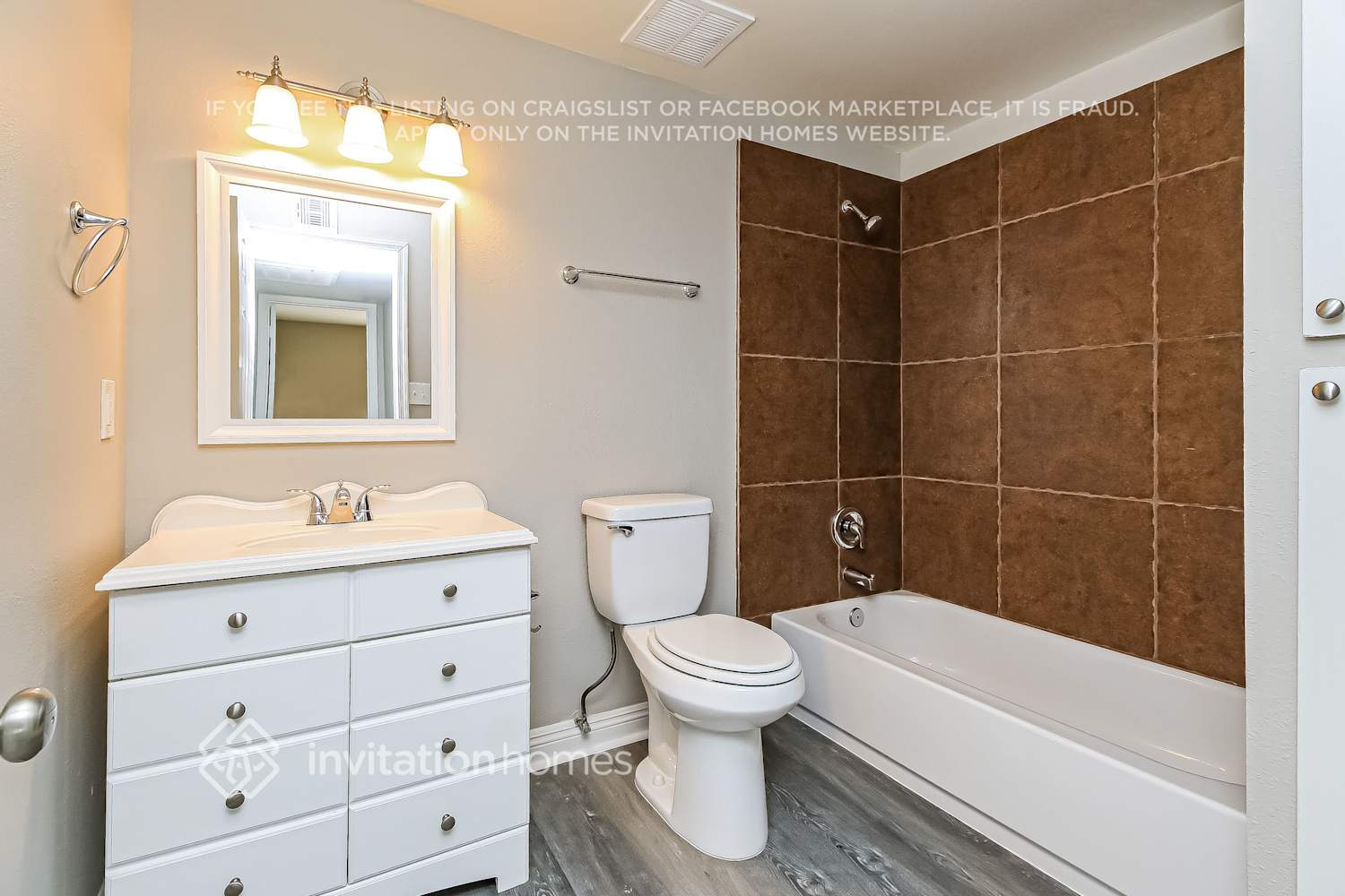 Building Photo - 3718 E Gelding Dr