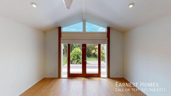 Building Photo - 2577 S Bundy Dr