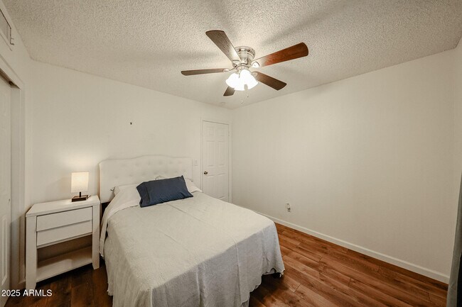 Building Photo - 5440 W Beryl Ave