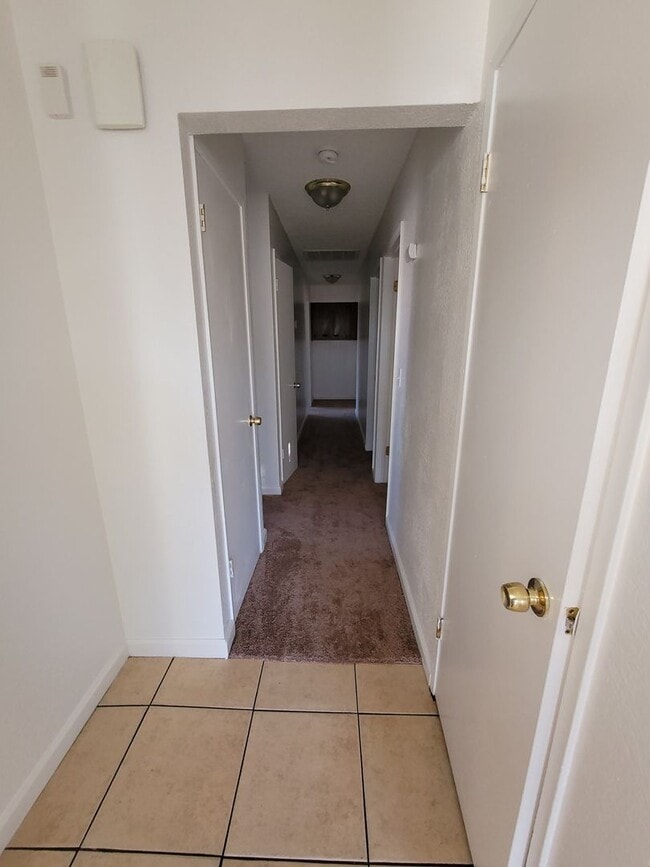 Building Photo - Parkway Home