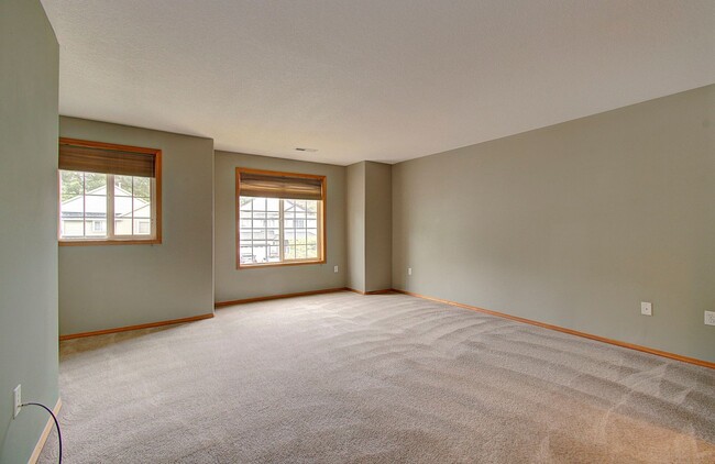Building Photo - Salmon Creek 3 Bedroom with Yard!