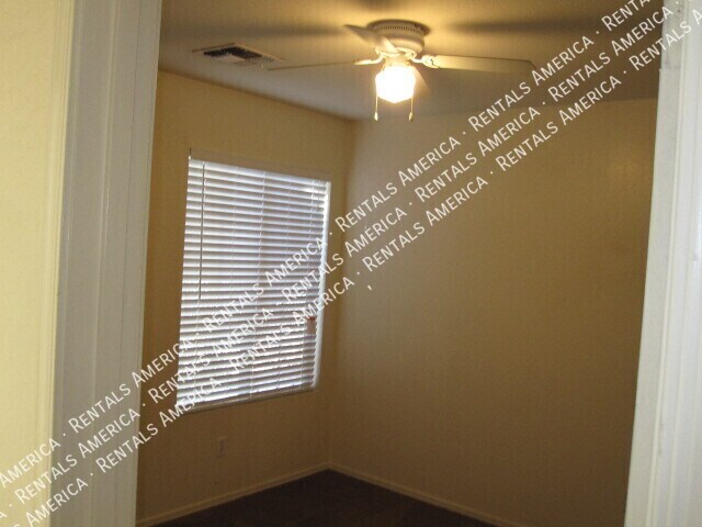 Building Photo - 427 S Sabrina