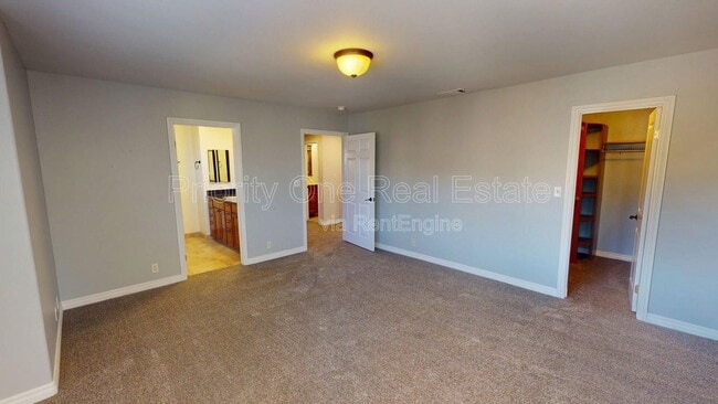 Building Photo - 2025 Cypress Ave.