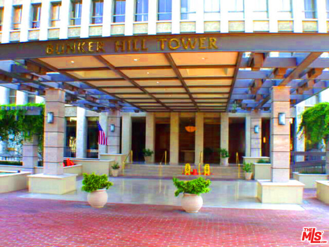 Building Photo - 800 W 1st St