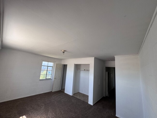 Building Photo - HUD Approved Home!