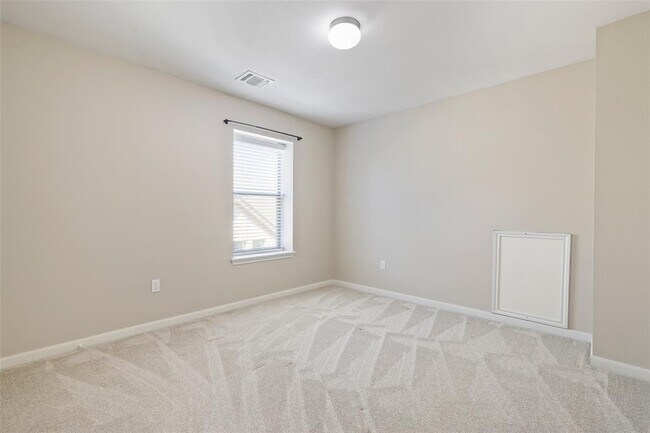 Building Photo - 112 Latitude Ln