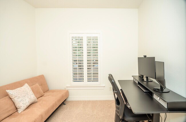 Building Photo - 603 S Gomez Ave
