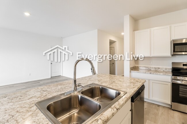 Building Photo - 40 10 Point Ln