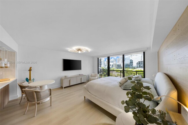 Building Photo - 540 Brickell Key Dr