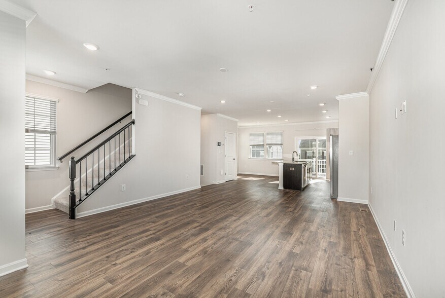 Building Photo - 5063 Silver Oak Dr