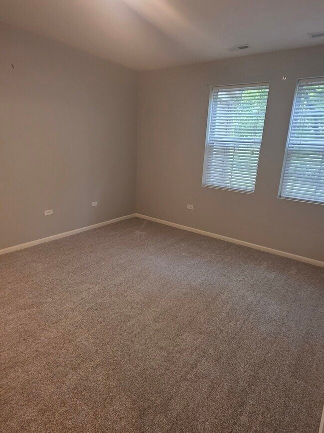 Building Photo - 2250 Aurora Dr