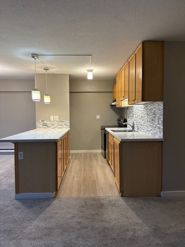 Building Photo - Updated 2BR Condo at Sky Terrace (Utilitie...