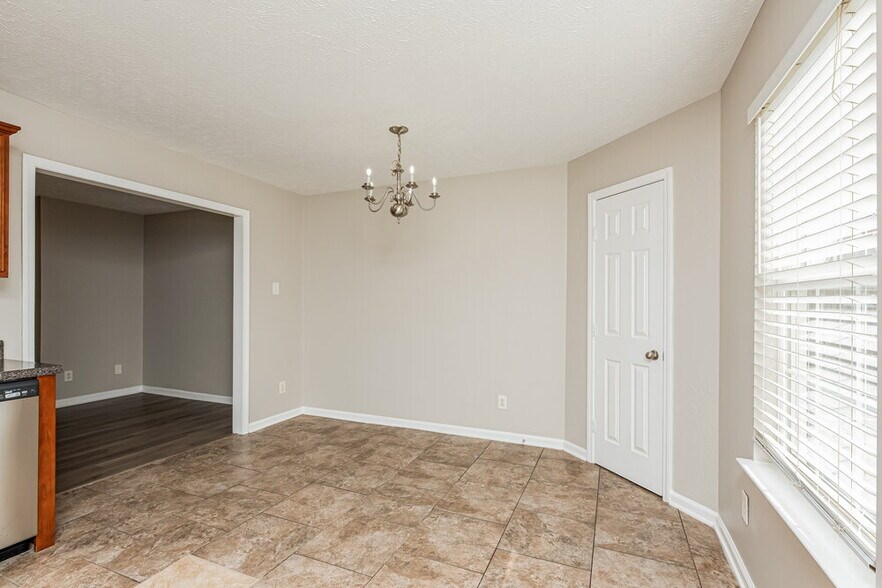 Building Photo - 602 Nixon Way