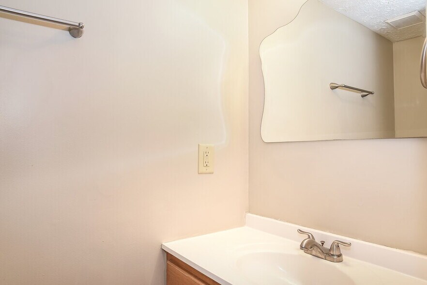 Building Photo - 3468 Whisper Creek Dr