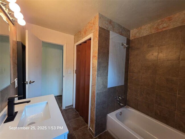 Building Photo - 1751 NW 29th Terrace