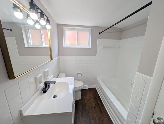 Building Photo - 110 Cromwell Pl