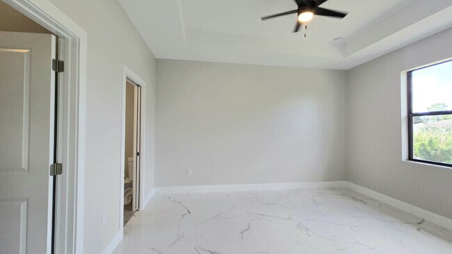 Building Photo - 702 Hightower Ave S