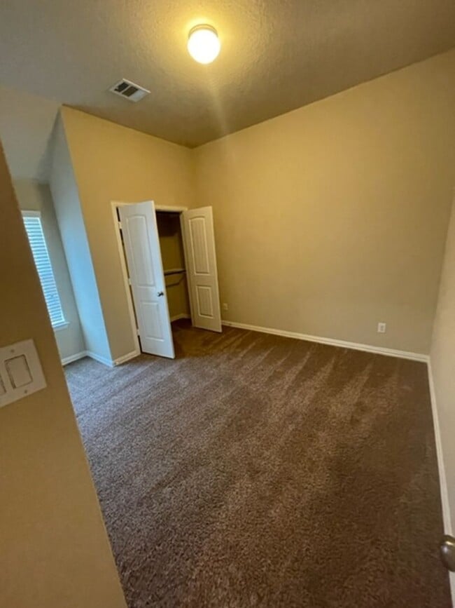 Building Photo - Beautiful 4-Bed Single-Story Home in Desirable Potranco