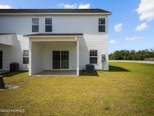 Building Photo - 227 Verrazzano Ln