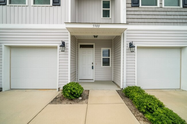 Building Photo - 5980 Callaway Cir