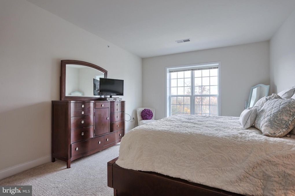 Building Photo - 726 Whitetail Dr