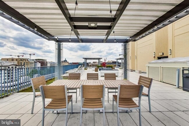 Building Photo - 1 Scott Cir NW