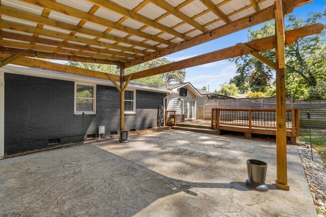 Building Photo - 2115 Bellaire Ave