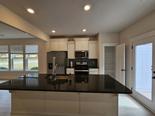 Building Photo - 1085 Millison Pl