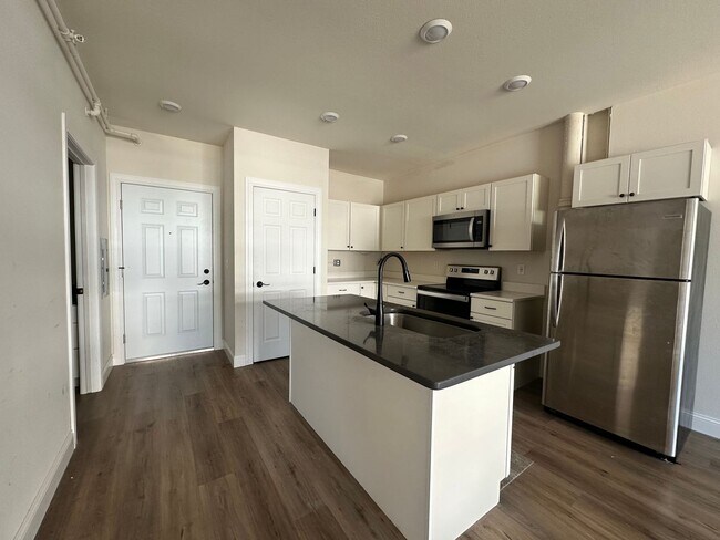 Building Photo - 2577 Downer