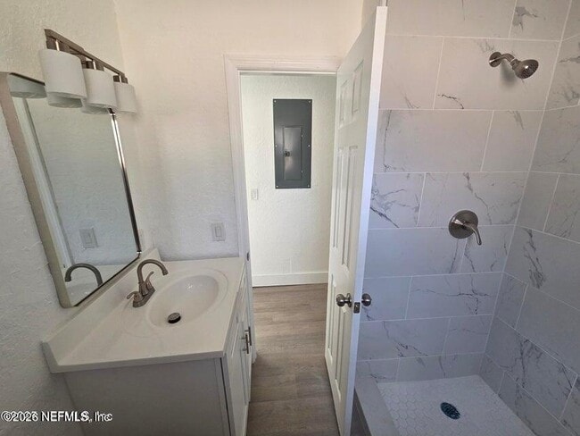 Building Photo - 2097 Baldwin St