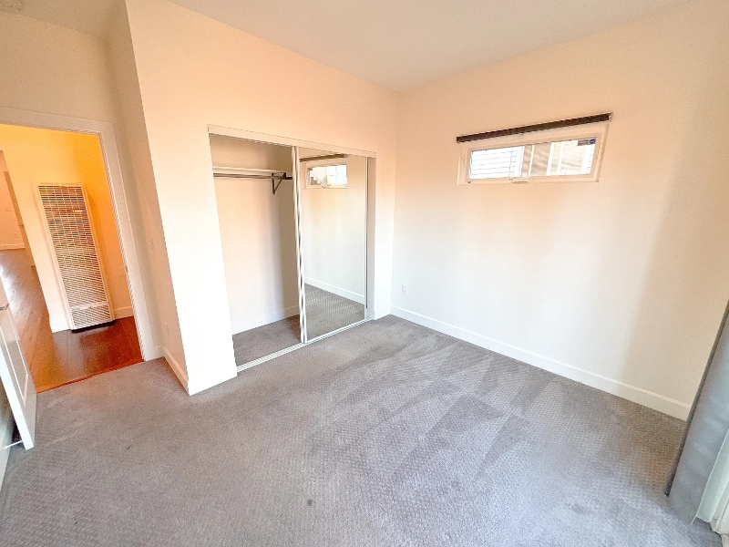 Building Photo - 835 35th St