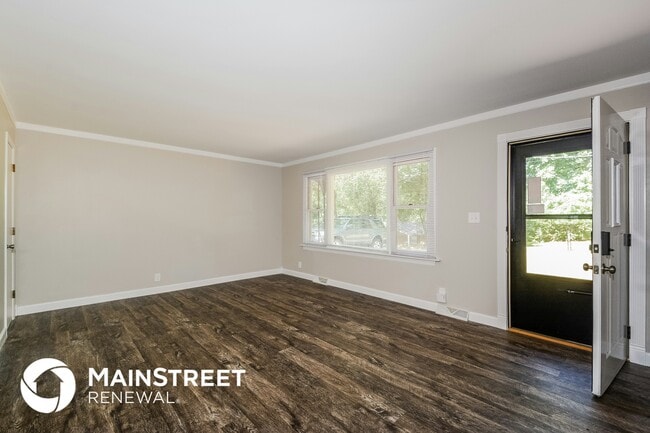 Building Photo - 4312 Oakcrest Dr