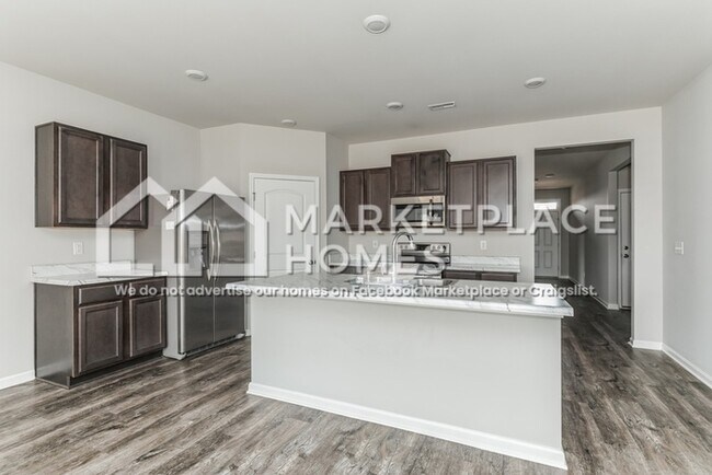 Building Photo - 15995 Glenncrest Ln