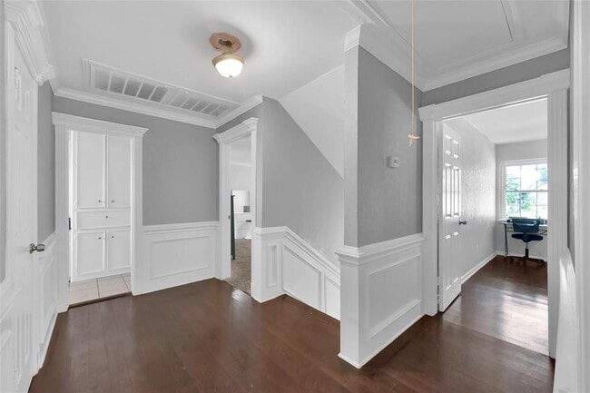 Building Photo - 7403 Theisswood Rd