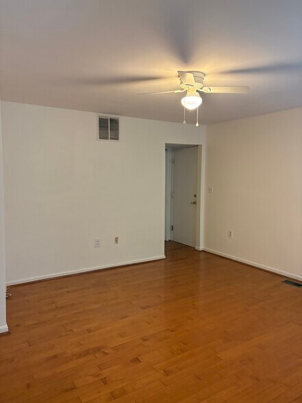 Building Photo - 14208 Greenview Dr