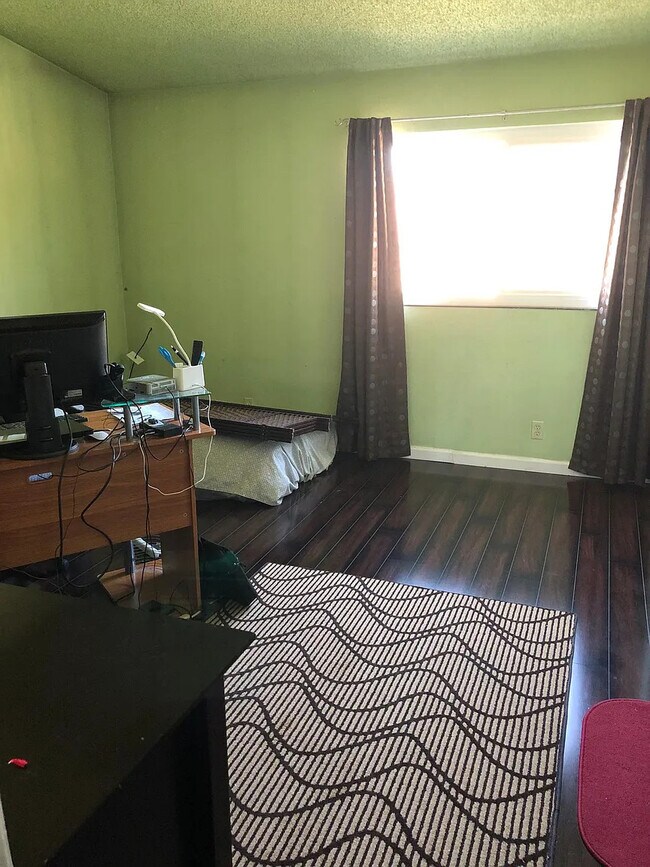 Building Photo - 254 Grau Dr