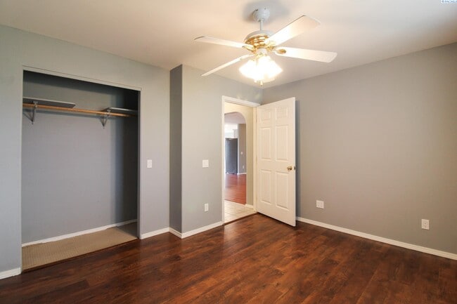 Building Photo - 3 Bed/2 Bath House in West Kennewick