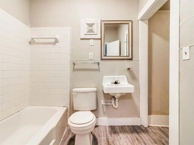 Building Photo - 1740 NW 11th St