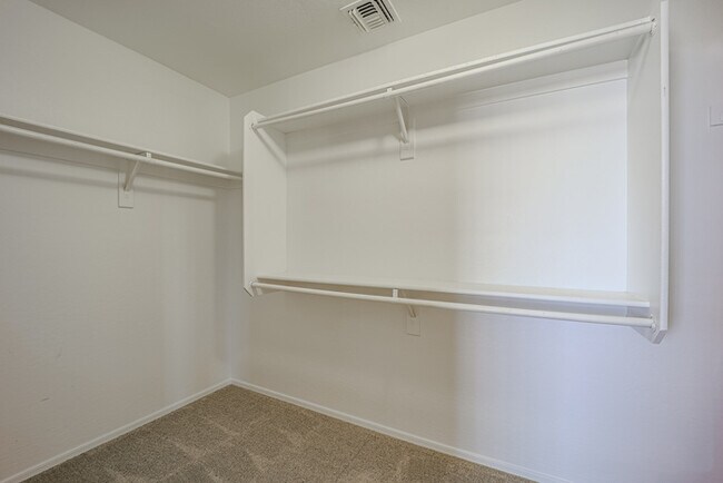 Building Photo - 5 bedroom Home1