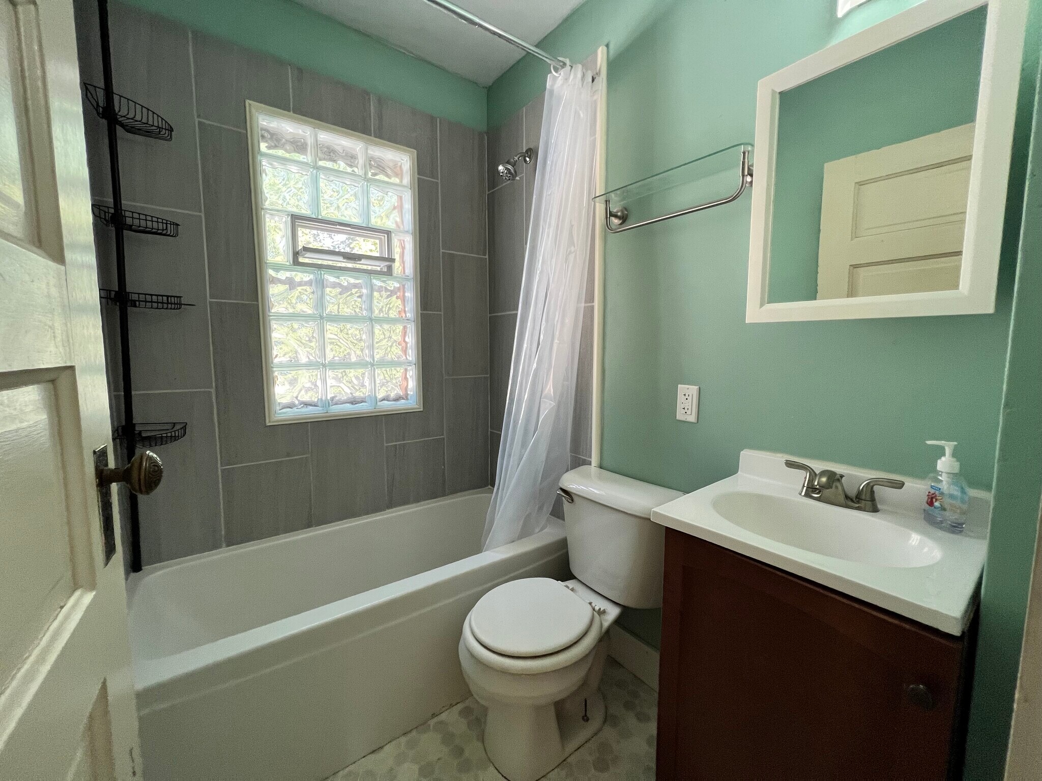 Bathroom - 900 W Parker St