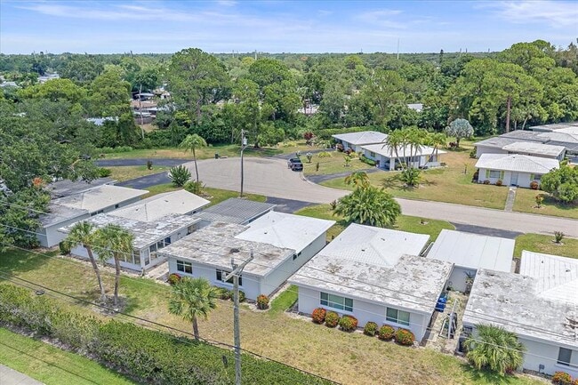 Building Photo - 3818 Roxane Blvd