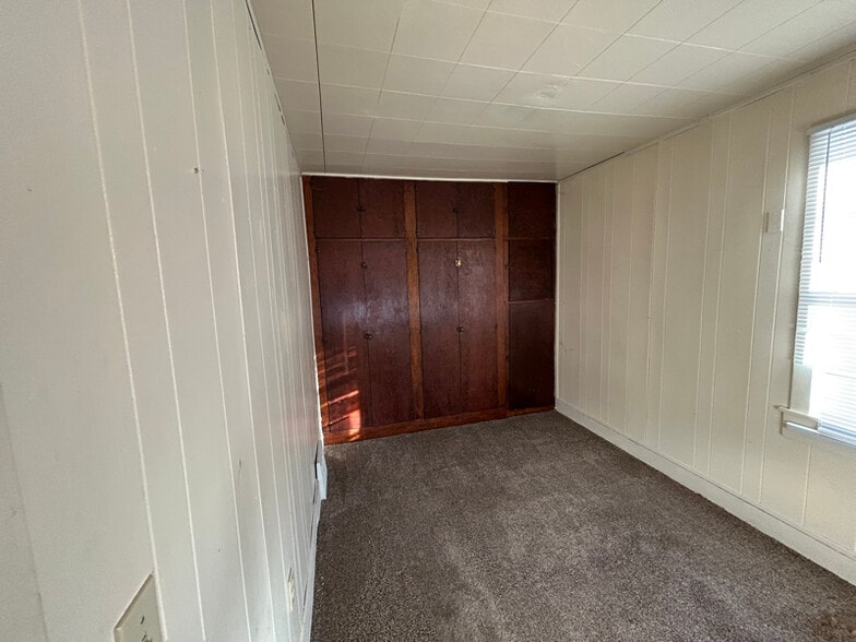 Building Photo - 1897 E Newberry St