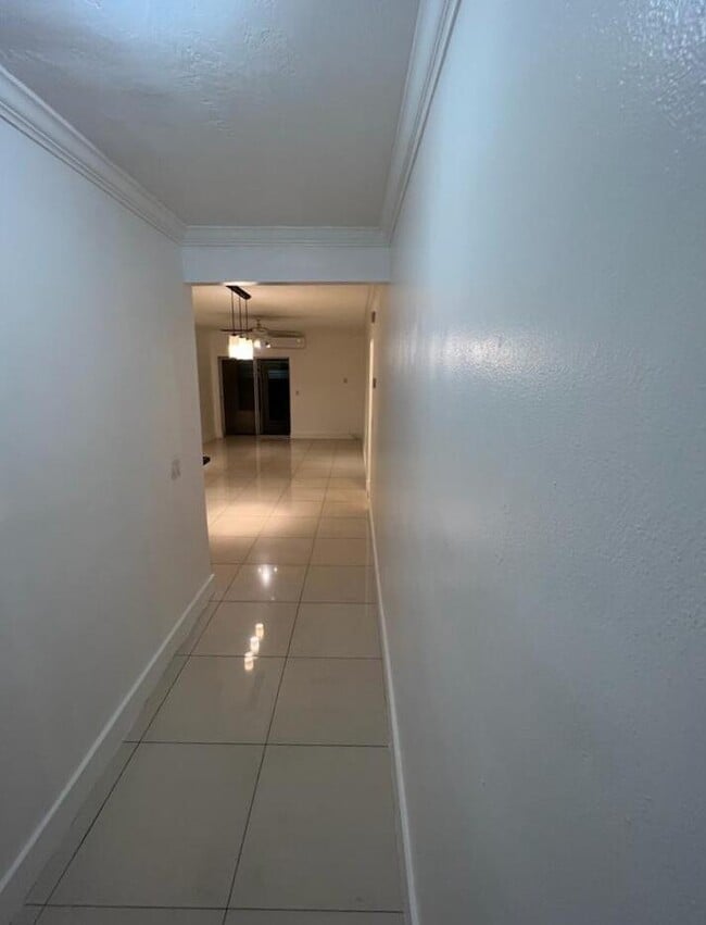 Building Photo - 1560 NE 127th St