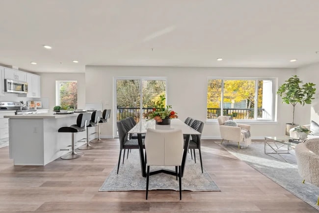 Building Photo - Villa Element