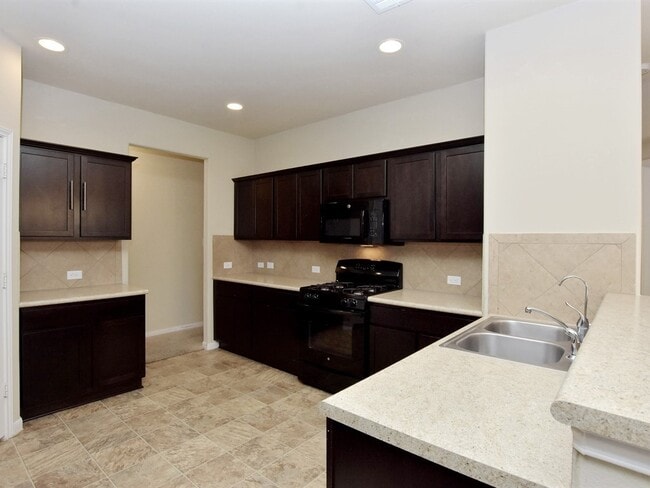 Building Photo - BEAUTIFUL 4 BEDROOMS / 2 BATH HOME IN HUNTER'S CROSSING