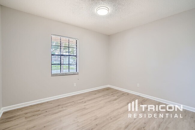 Building Photo - 10206 Deepbrook Dr
